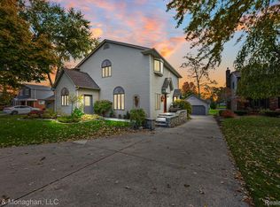 28549 Swan Island Dr, Grosse Ile, MI 48138