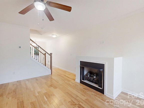 3rd image of 1017 Baldwin Commons Dr