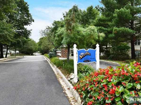 209 Larch Ln, Mahwah, NJ 07430