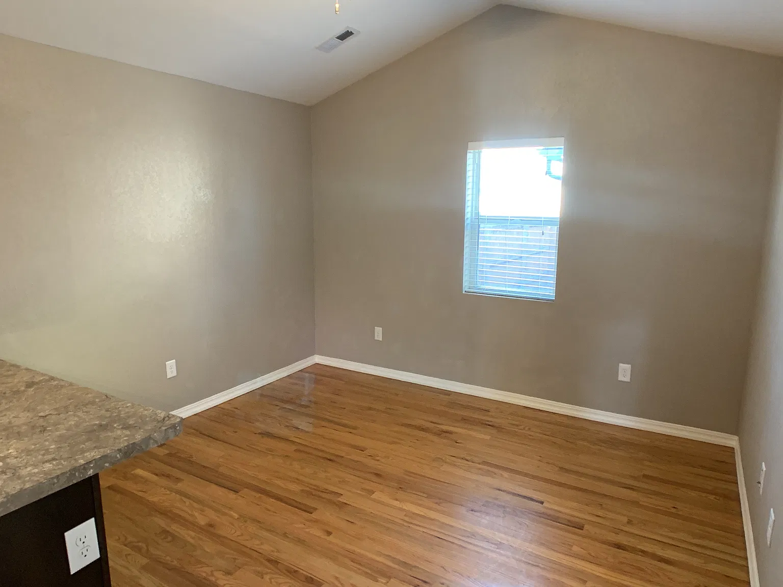 720 S Cascade Avenue — Photo 2