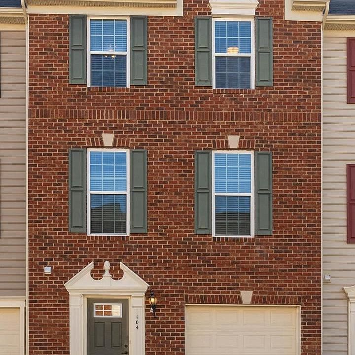 1st image of 104 Spring Park Ln