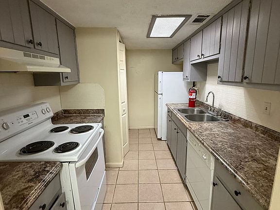 2nd image of 8220A Governor Dr