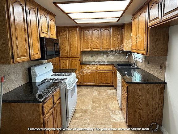 3rd image of 3642 Modesto Dr