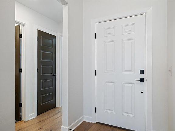 5th image of 15805 Flint Dr