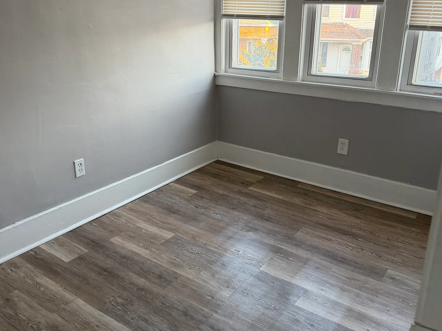 3 bed, 1000 sqft, $1,150 — Photo 2
