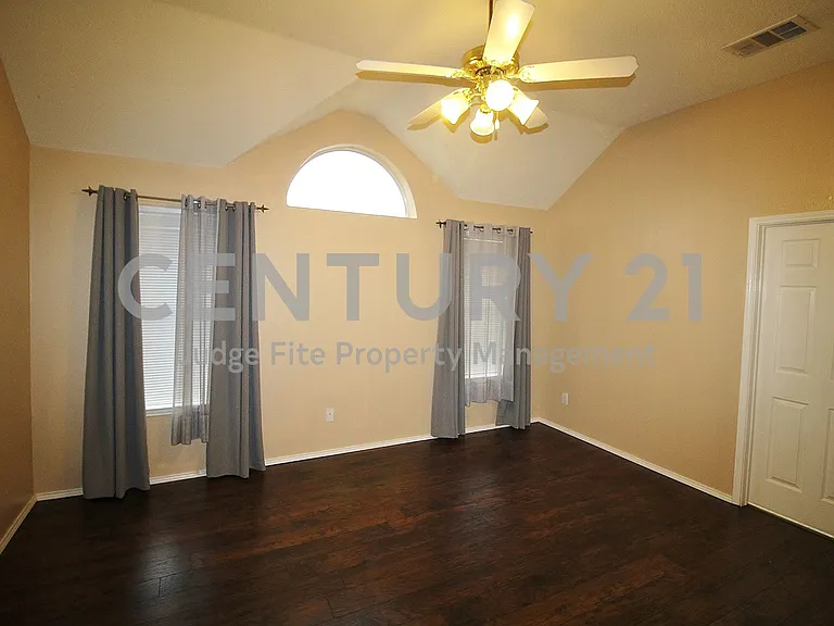 1507 Goodwin Dr — Photo 8