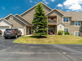 W159N4842 Graysland Dr, Menomonee Falls, WI 53051
