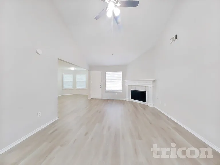 19403 Misty Cove Dr — Photo 2