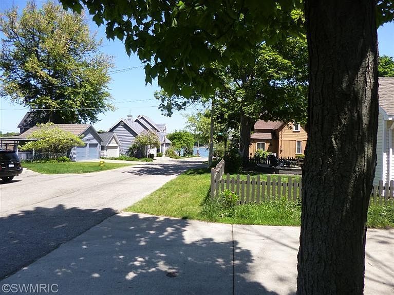 2nd image of 553 Grove Ave