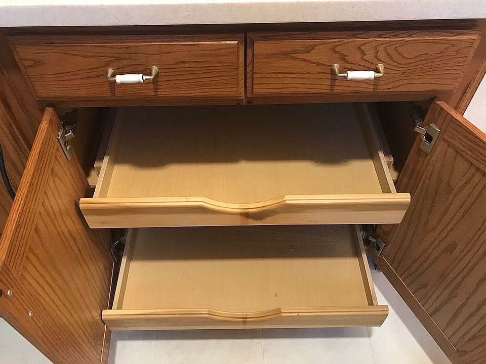 Pull out drawers in kitchen 