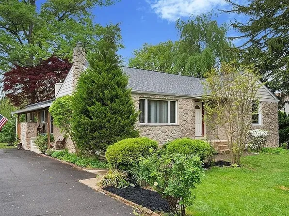 21 S Eastview Ave, Feasterville, PA 19053