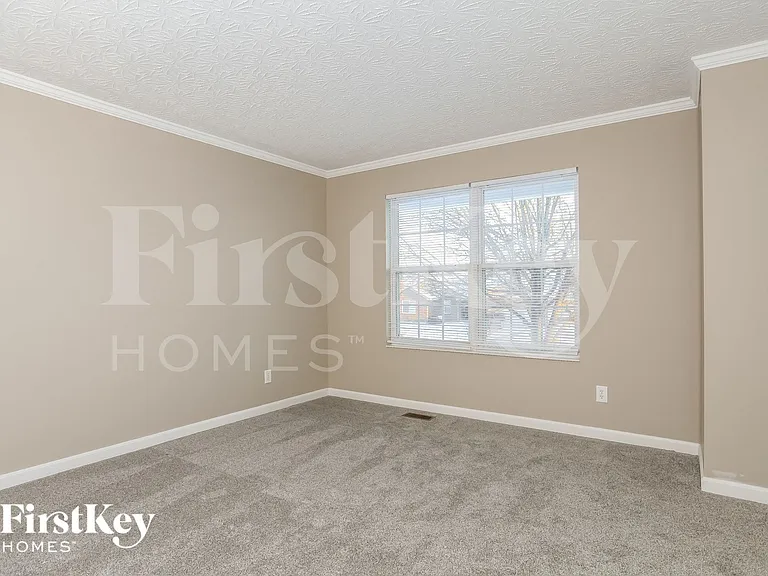 26 Forest Pond Dr — Photo 7