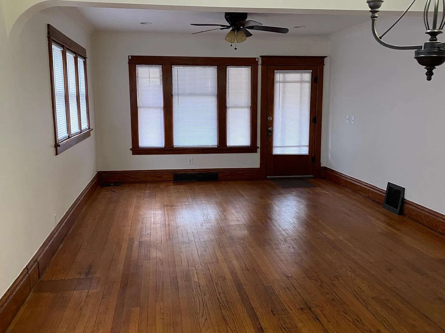 314 W Dale Ave — Photo 2