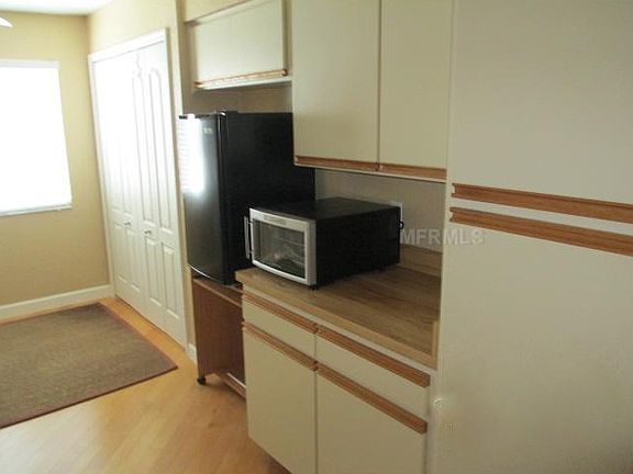 4th image of 2028 Golfview Dr