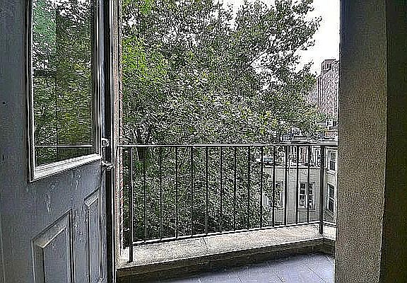 4th image of 248 10th Ave #4E
