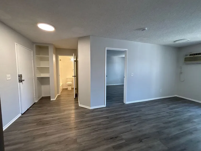 226 South Serrano — Photo 26