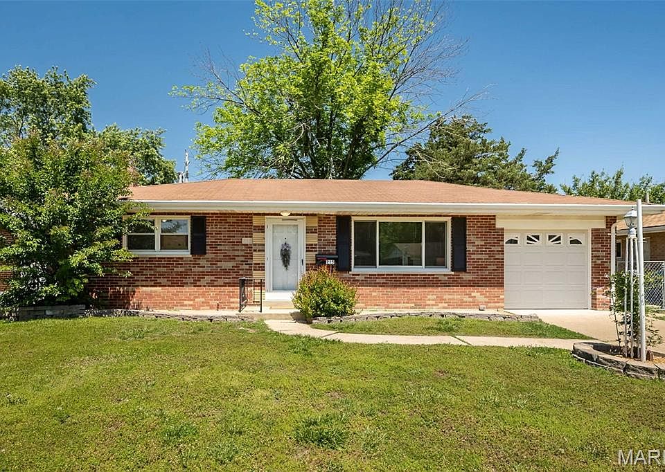 1st image of 215 Walworth Dr