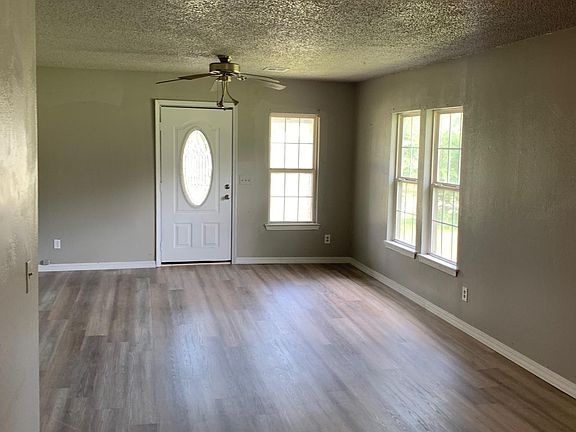 2nd image of 801 N Tucker Ave