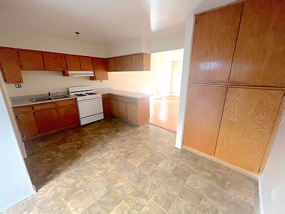 4th image of 610 Silverwood Ave Unit A