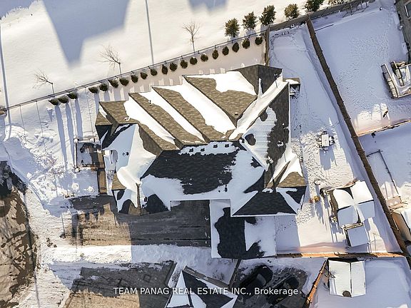 3rd image of 26 Adonis Close