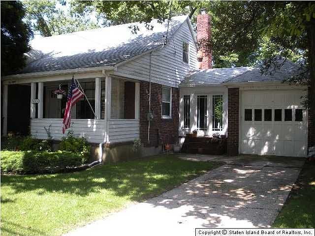 1st image of 1083 Victory Blvd