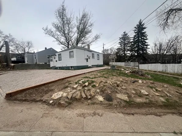 1311 Court Pl, Rawlins, WY 82301