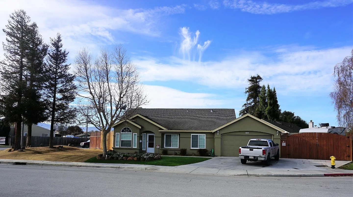 140 Amber Ct photo 1