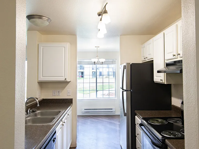 Chinook Park Apartment Homes — Photo 15