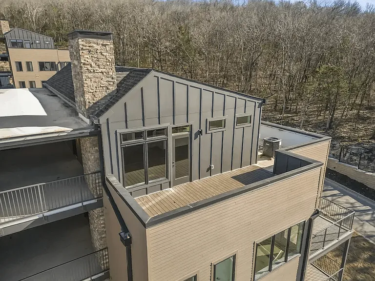 Terraces at High Mountain — Photo 29