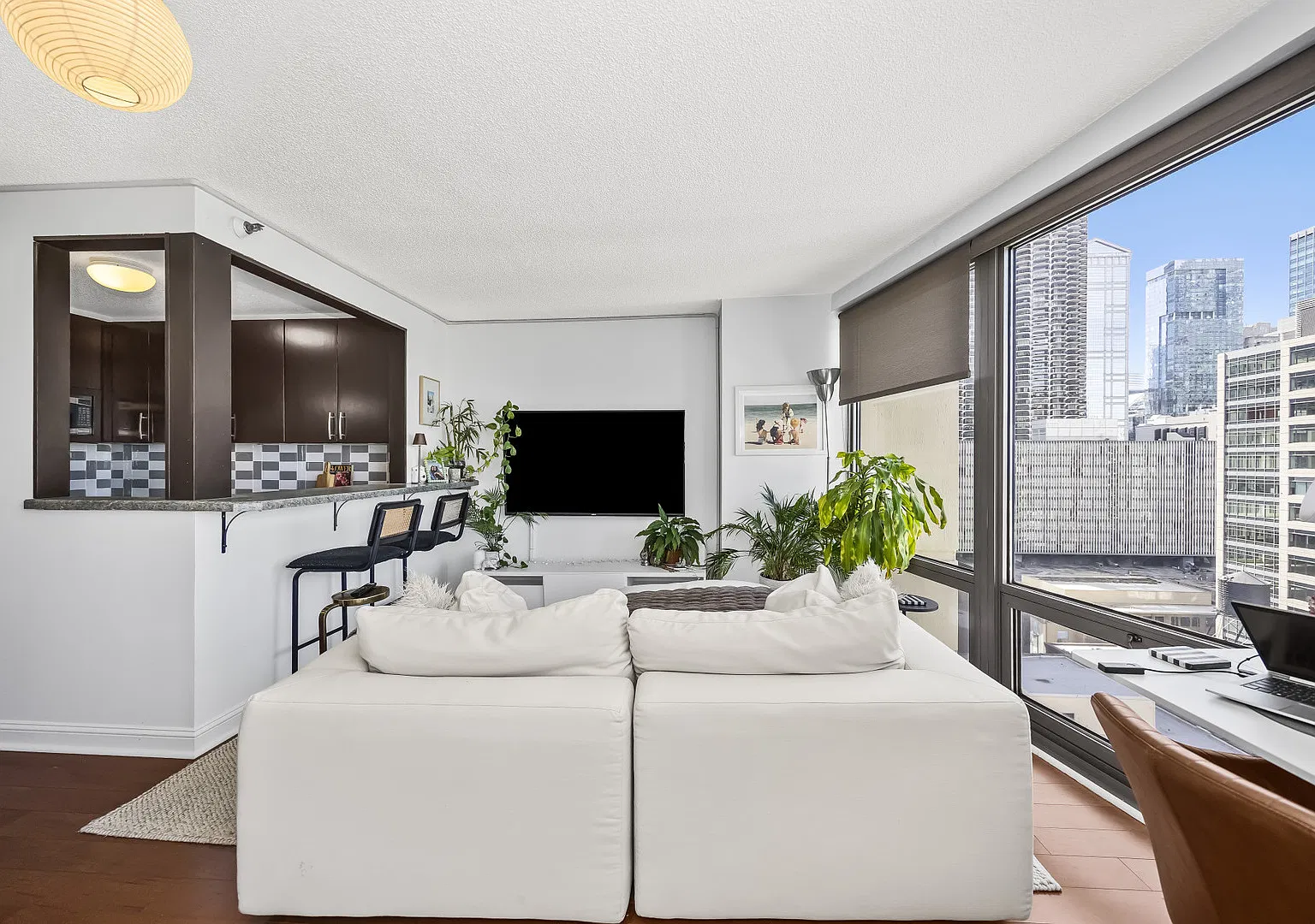 1 bed, 580 sqft, $2,050 — Photo 2