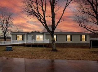 3437 Volunteer Rd, Pinnacle, NC 27043