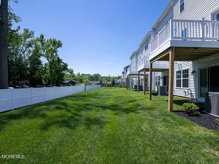 18 Crimson Dr — Photo 35