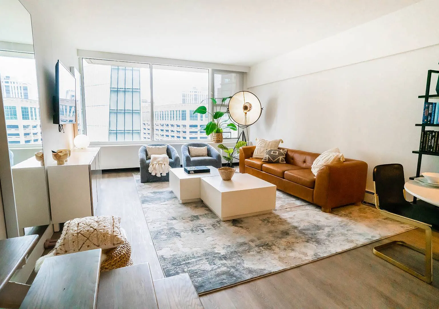 21 E Chestnut — Photo 1