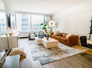 21 E Chestnut, Chicago, IL 60611
