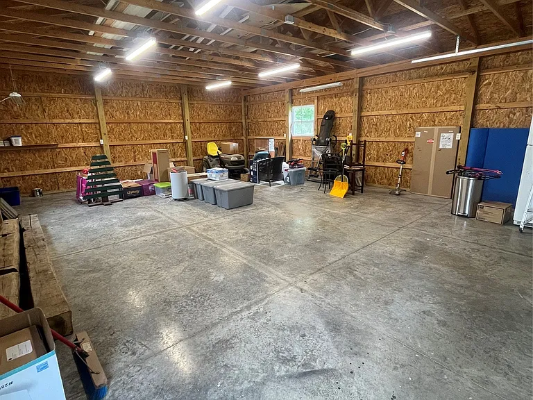 1261 Avonia Rd — Photo 20
