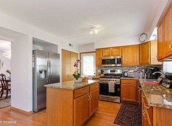 5th image of 2318 Iroquois Ln