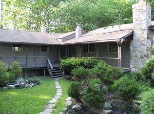 99 Bayonne Dr, Hewitt, NJ 07421