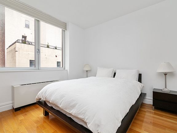 3rd image of 158 Hester St APT 5H