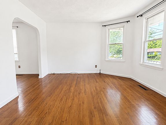 3rd image of 196 Cross St