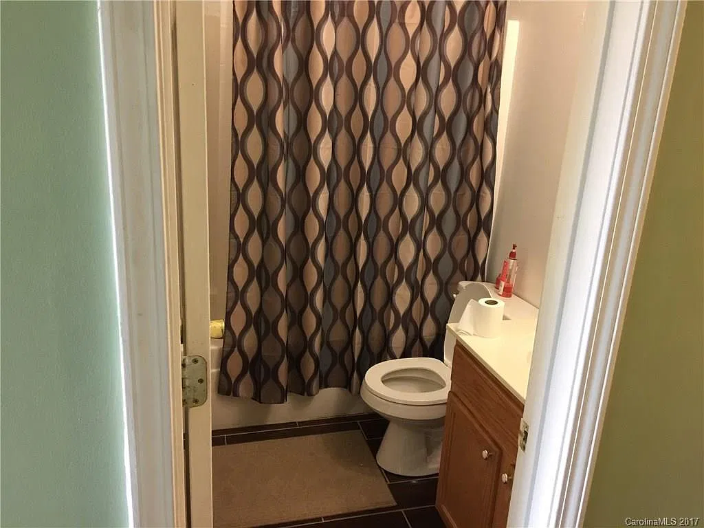 4 bed, 1990 sqft, $2,500 — Photo 3