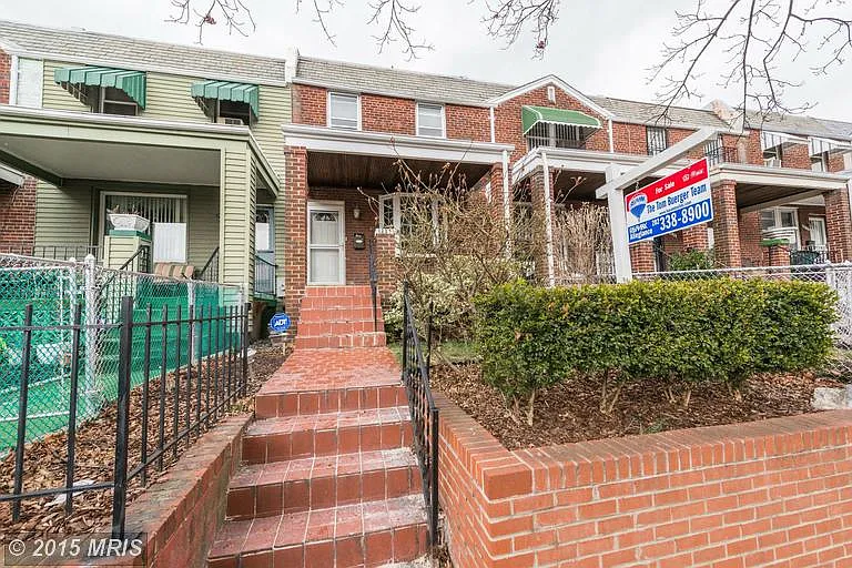 1837 E St NE photo 1