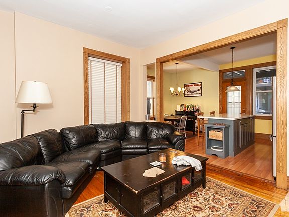 2nd image of 505 W Fullerton Pkwy APT 1B