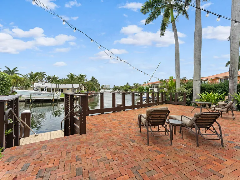 1121 Bel Air Dr #4 — Photo 38