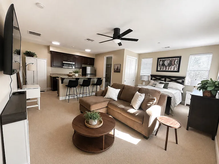12943 Polvera Ct — Photo 2