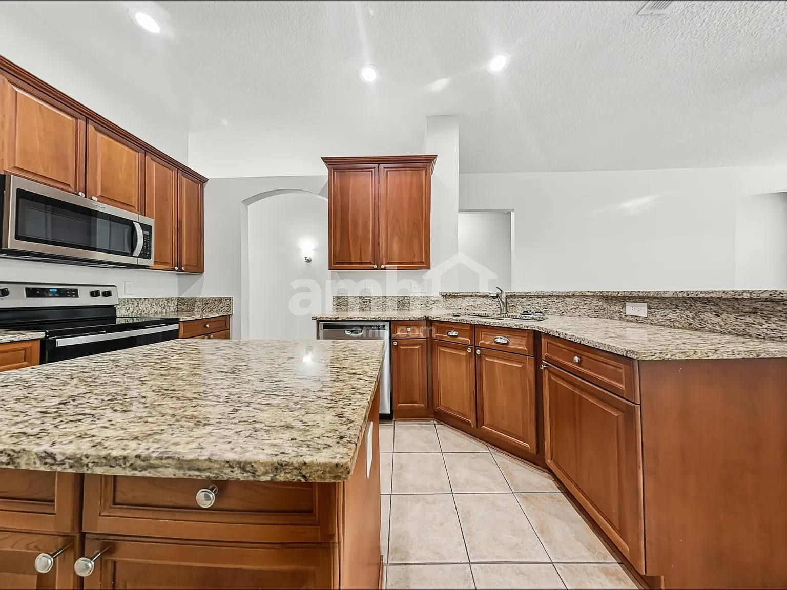 4 bed, 2.0 bath, 2141 sqft, $2,655 — Photo 3