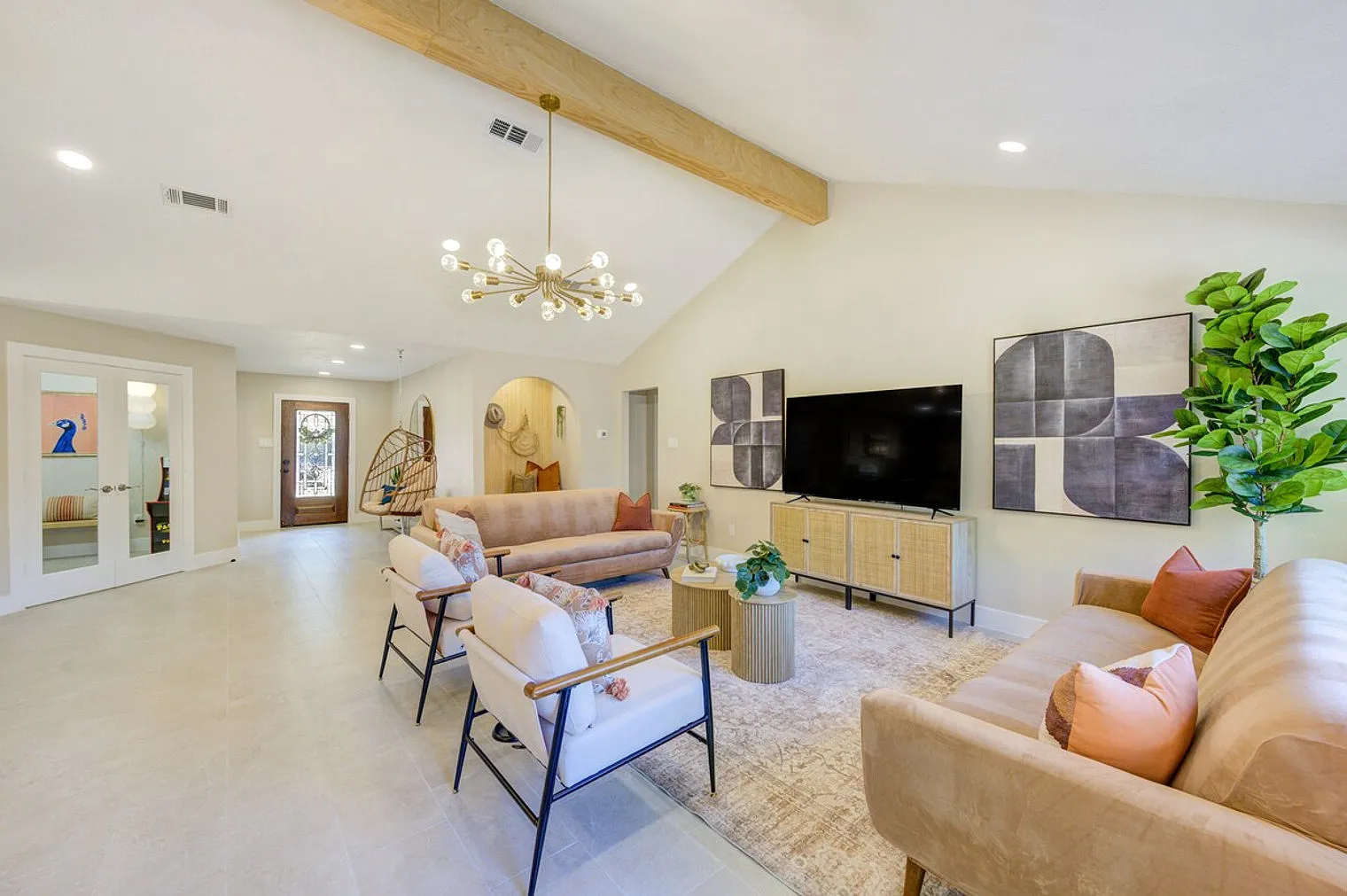4 bed, 2.0 bath, $6,219 — Photo 2