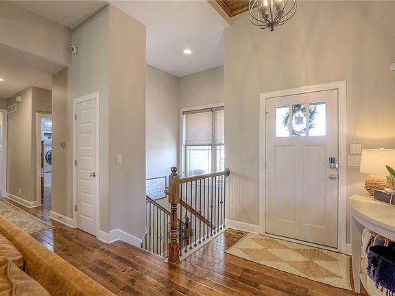 5th image of 9526 Courtney Ave