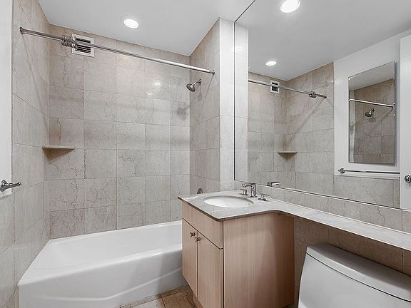 5th image of 401 E 60th St APT 9O