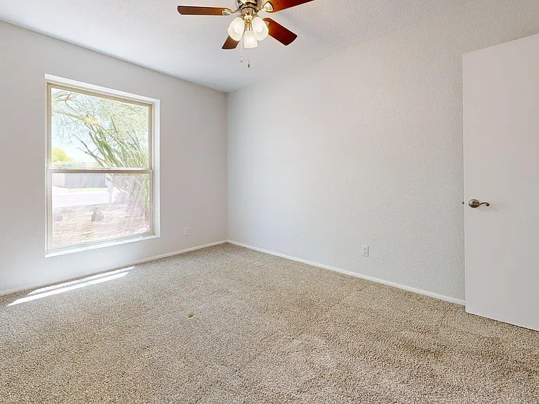 2534 S Grandview Ave — Photo 19