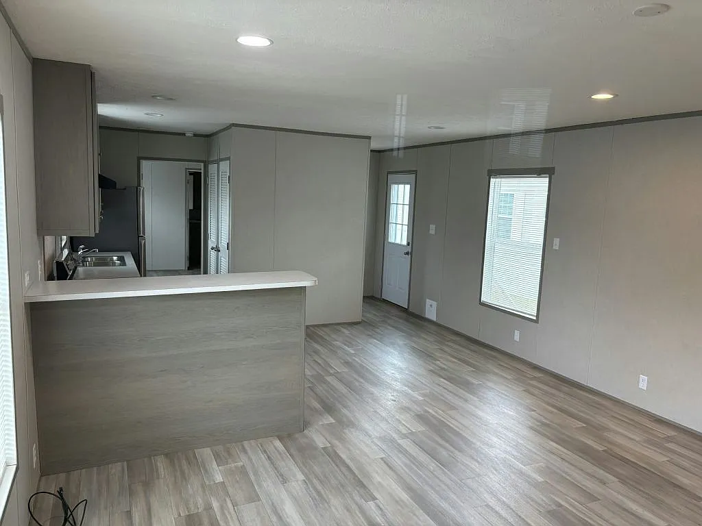 Building Photo - 10201 W Beaver St #76